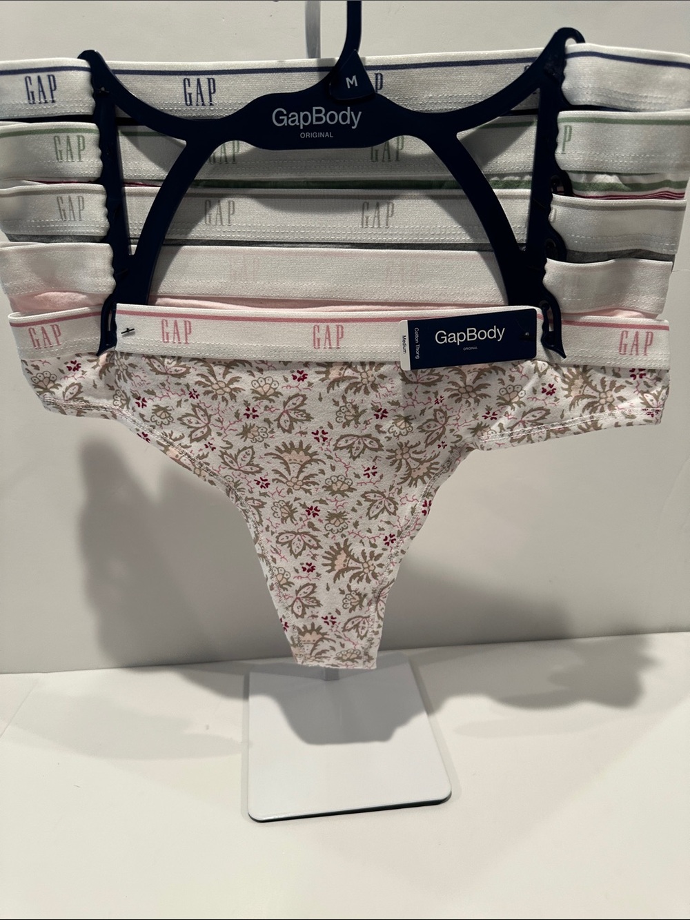 NWT Gap (5) Pack Cotton Thongs in multiple colors. Size M